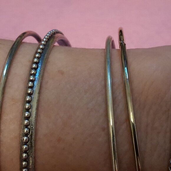 Bangle Bracelets -- Set of 5 -- 1 Stretch Expansion -- Siver & Gold Tones - Picture 4 of 12